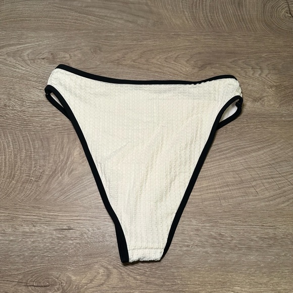 Cupshe White Ribbed Bikini Bottoms - Picture 5 of 8